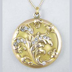 Art Nouveau Acanthus Leaf Gold Filled Locket Front