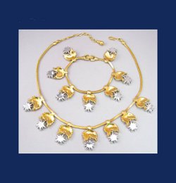 Pennino Golden Leaf Rhinestone Necklace and Bracelet Back