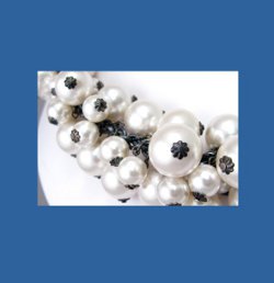 Andrew Spingarn Glass Pearl Necklace Signature