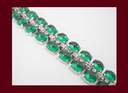 Breathtaking Trifari Emerald Green Glass Cabochon Bracelet Close Up
