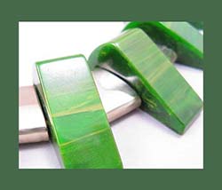 Art Deco Simply Green Bakelite Necklace Close