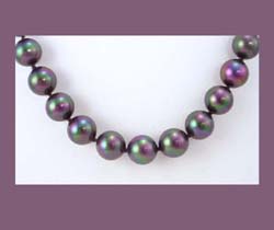 Glass Black Pearl Necklace Close